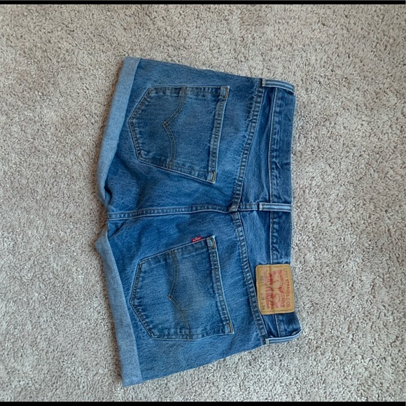 Repurposed Cut off Levi Shorts - Picture 4 of 4